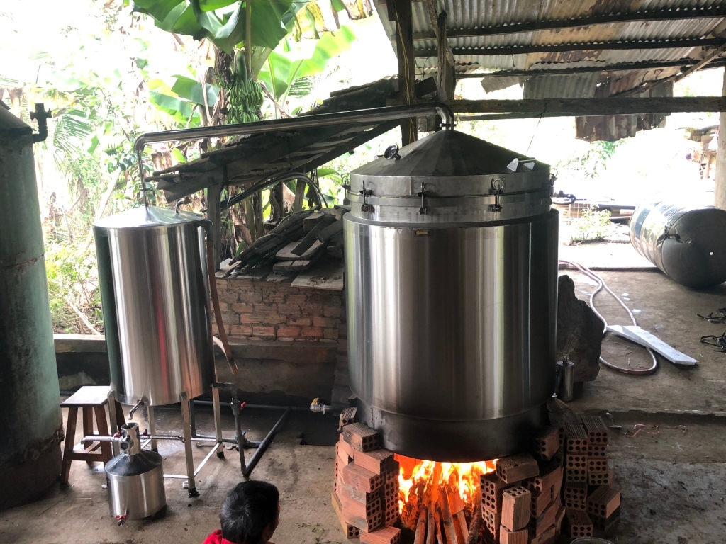 Chưng cất sả với nhiệt độ 85 - 95 độ C trong vòng 2 - 3 giờ