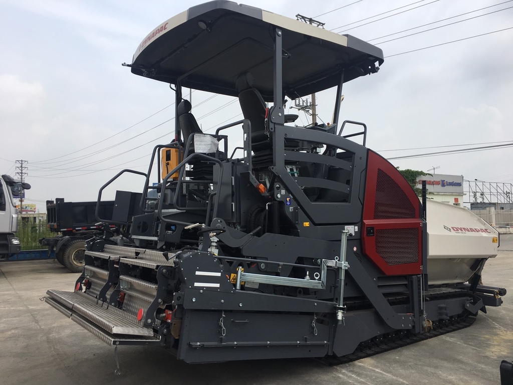 Máy trải bánh xích Dynapac SD2500C