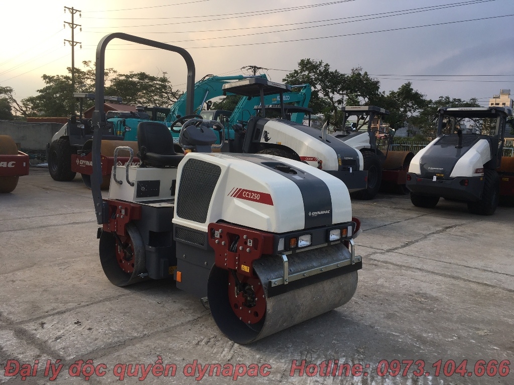 Lu rung hai bánh thép Dynapac CC1250