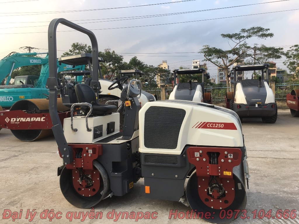 Lu rung hai bánh thép Dynapac CC1250