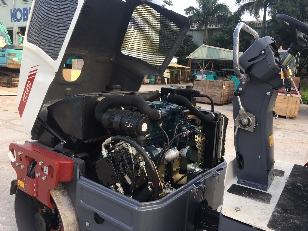 Lu rung hai bánh thép Dynapac CC1250