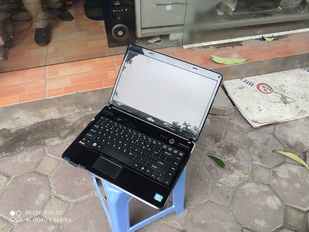 Laptop Fujitsu ram 4G ,i5 màn hình 14 inch . Máy của Japan rất bền cấu hình cao đủ để xử lý mọi công việc