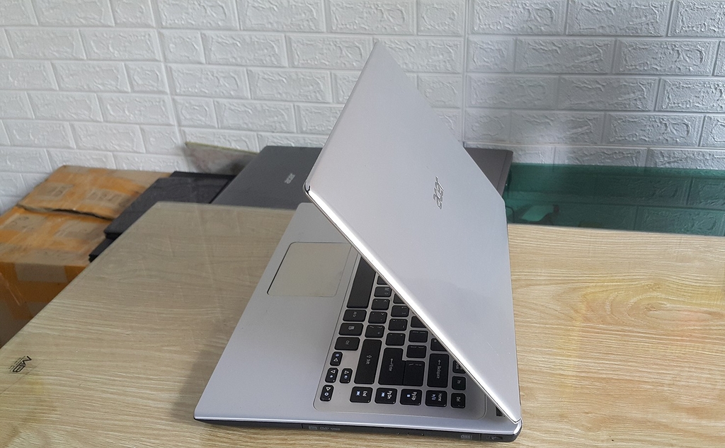 Laptop cũ Acer V5- 471 - Core i5 3317, mỏng đẹp, chiến game các loại - Acer V5- 471