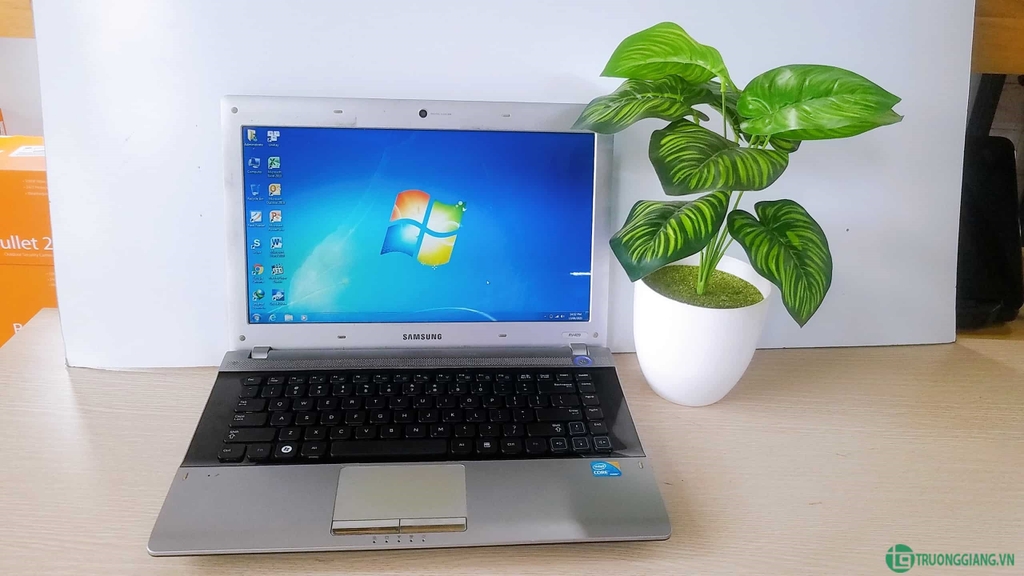 LAPTOP CŨ SAMSUNG RV409 – INTEL CORE I3-M370/ RAM 4GB/ HDD 320GB/ INTEL HD GRAPHICS / 14INCH