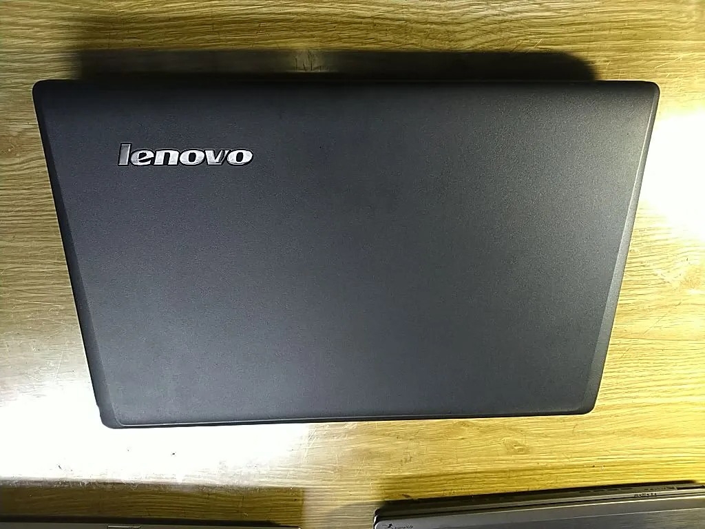 Laptop Lenovo g560 ( i3 380m RAm 4gb HDD 320gb )