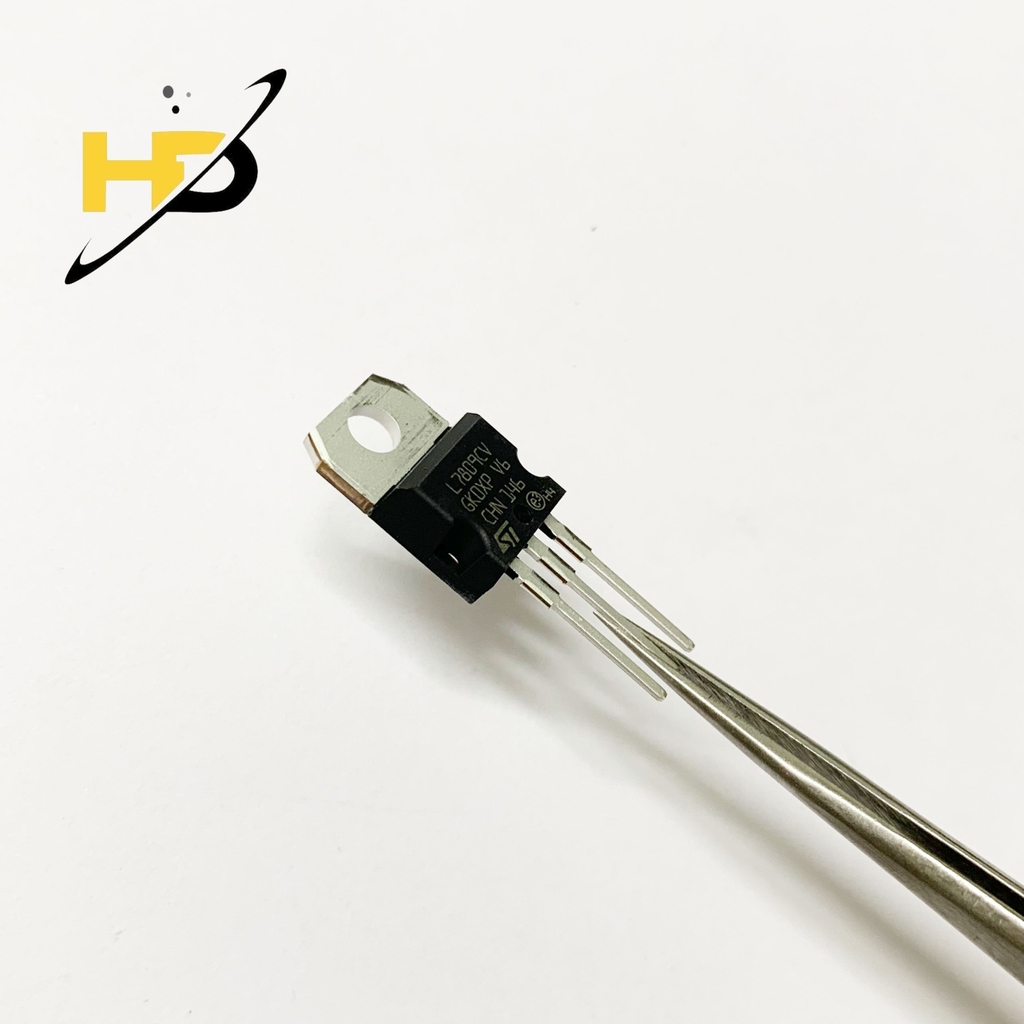10 PZ L7805CV L7805 7805 transistor tre terminali regolatore di tensione TO- 220 nuovo originale  502
