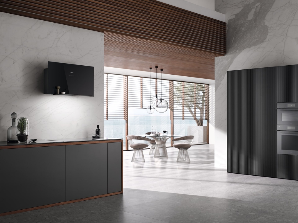 Máy hút mùi treo tường cao cấp Miele DA 9092 W Screen Wall Mounted Cooker Hood