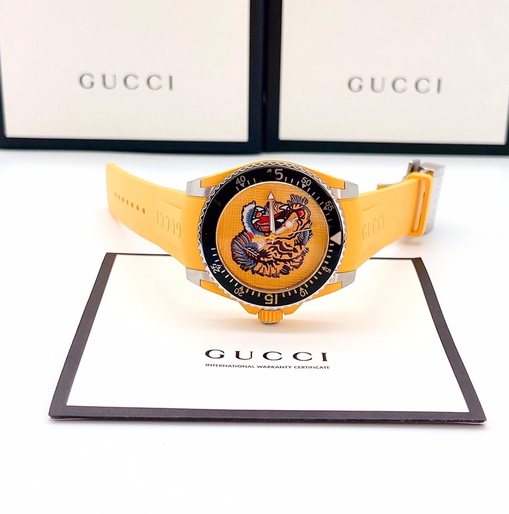 Đồng hồ Gucci Dive Rubber Watch
