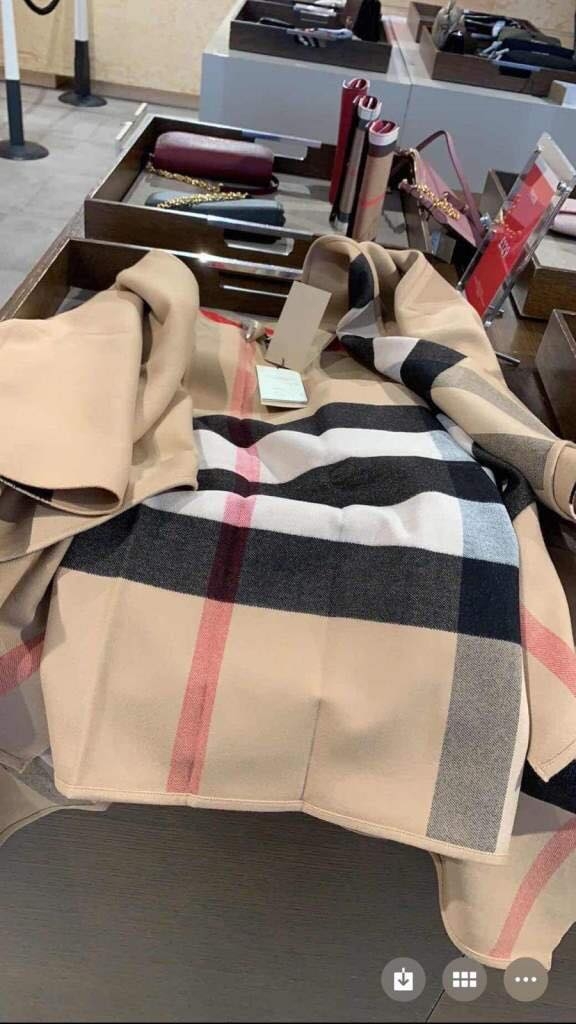 Áo choàng Burberry