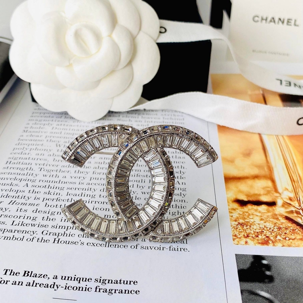 CHANEL PreOwned 1993 CC texturedfinish Brooch  Farfetch