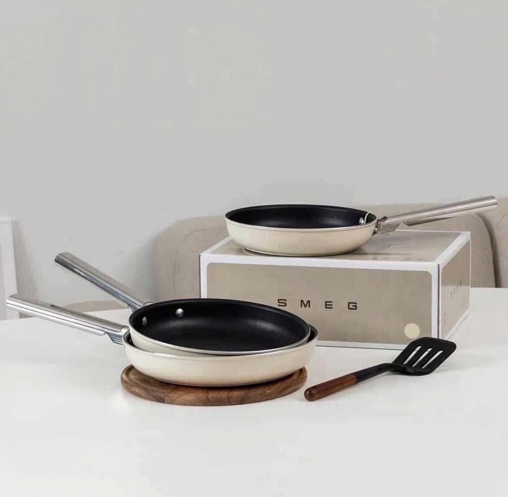 Chảo SMEG CKFF2601CRM 26cm màu be 