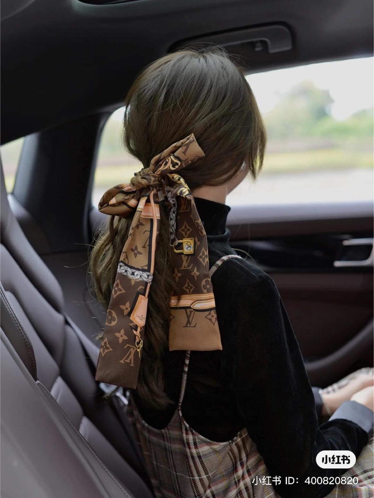 Khăn lụa Louis Vuitton