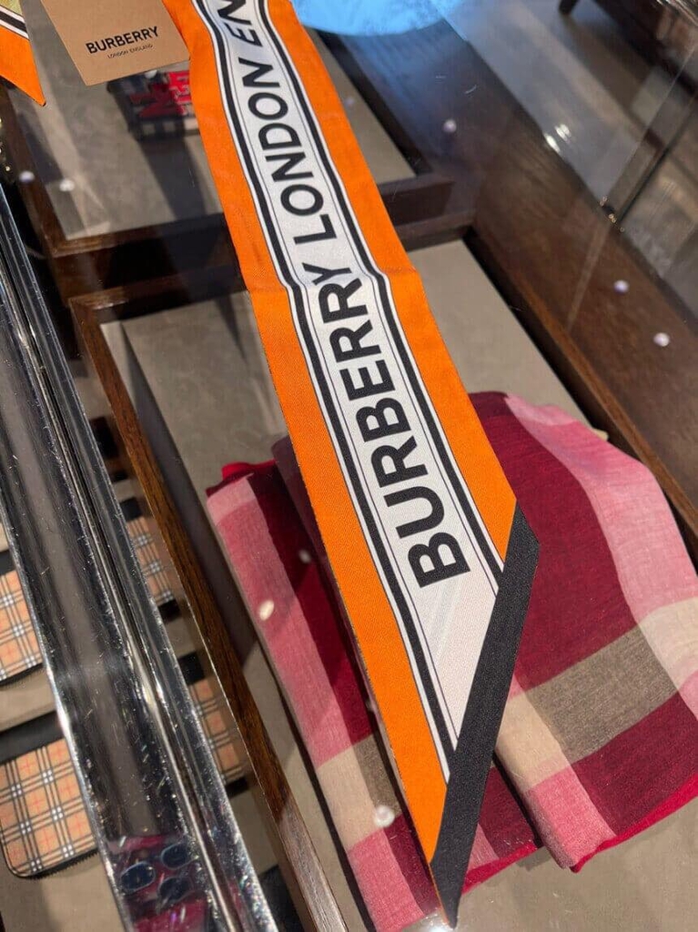 Khăn Burberry