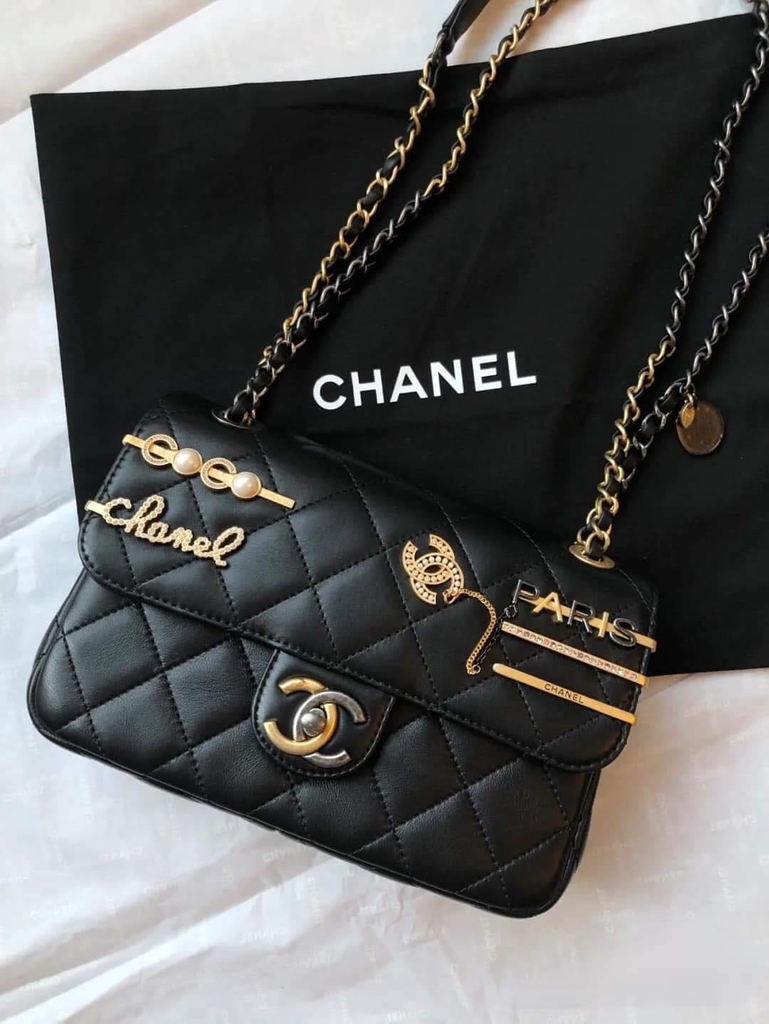 Mini charm Chanel