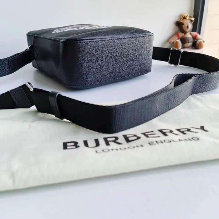 Túi đeo chéo Burberry