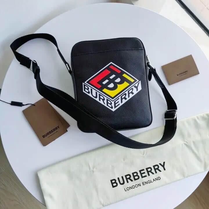 Túi đeo chéo Burberry