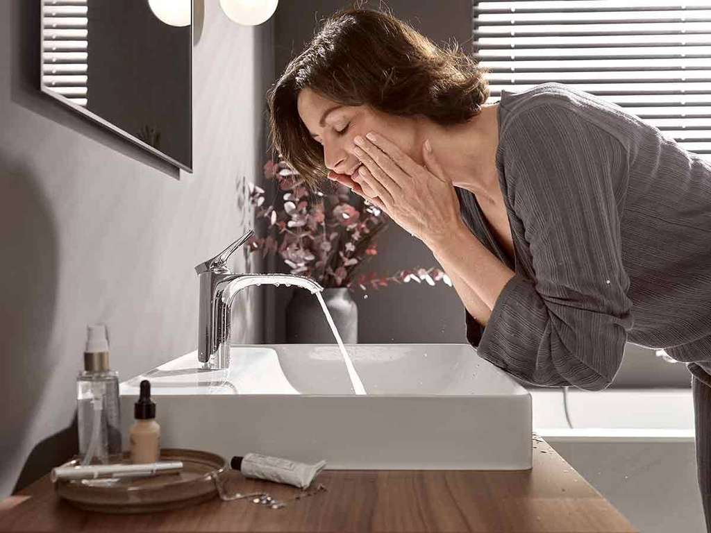Vòi lavabo Hansgrohe Vivenis 80 black matt