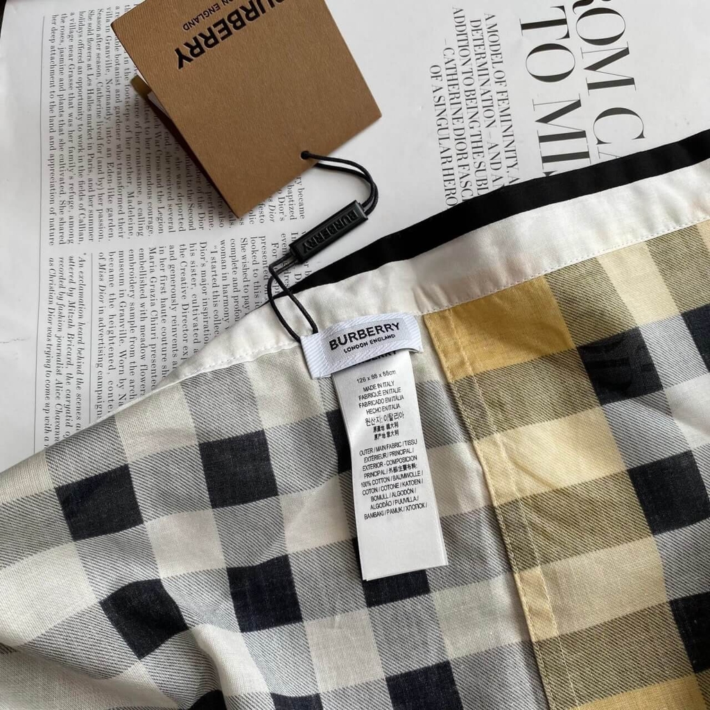 Khăn check kẻ Burberry