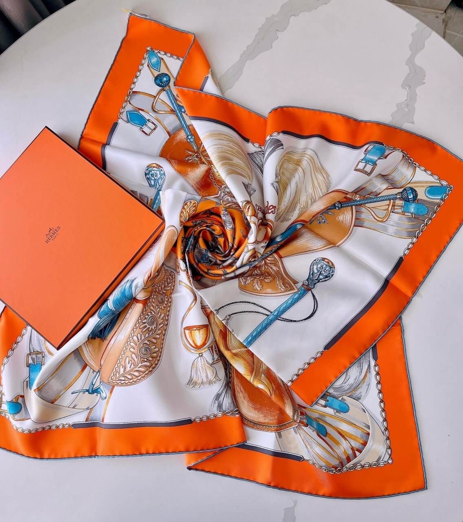 Khăn lụa Hermes H001829S 01