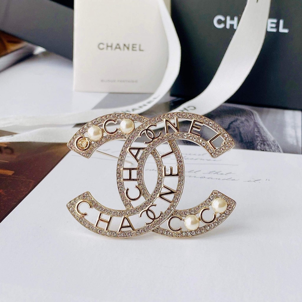 Kẹp tóc Chanel 26 triệu loạt mỹ nhân Hàn Việt ai diện cũng sang riêng  Phượng Chanel lại sến khó tả  Phong cách sao  Việt Giải Trí