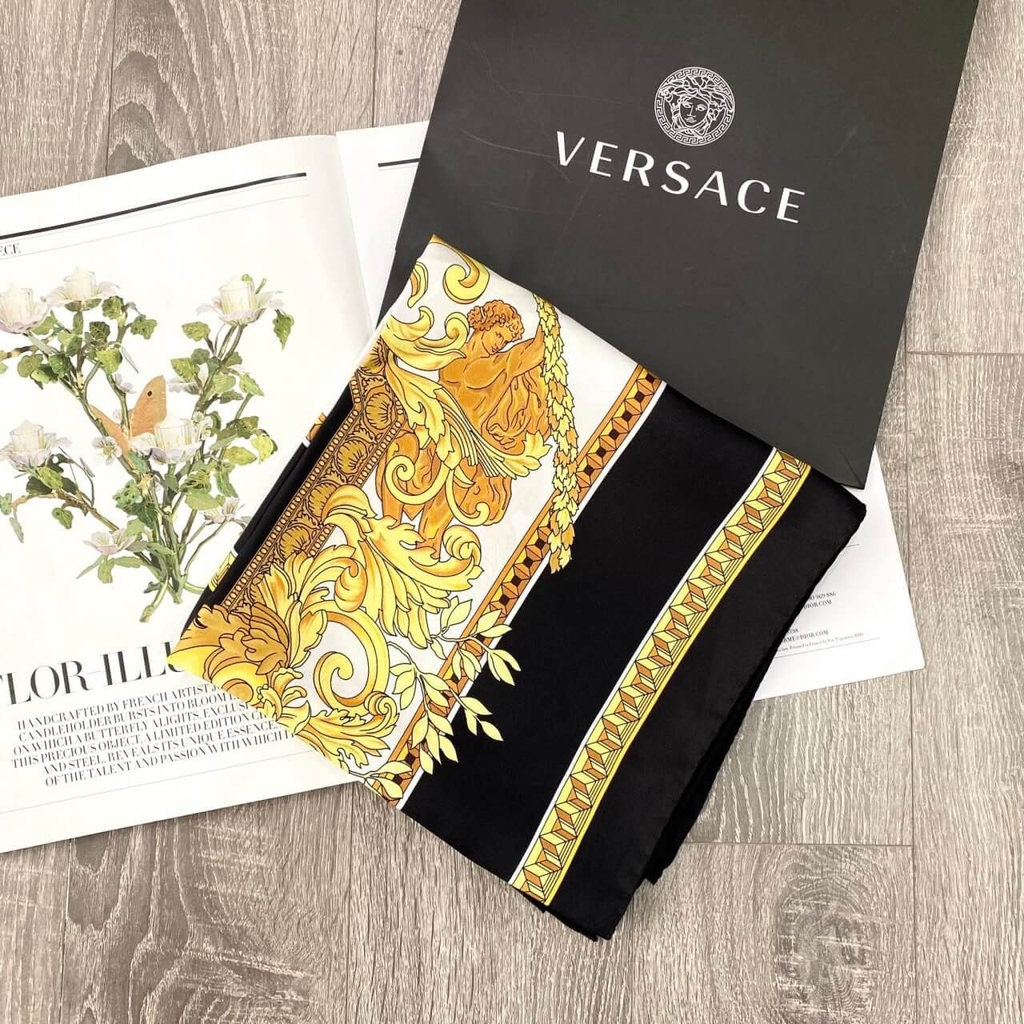 Khăn lụa Versace