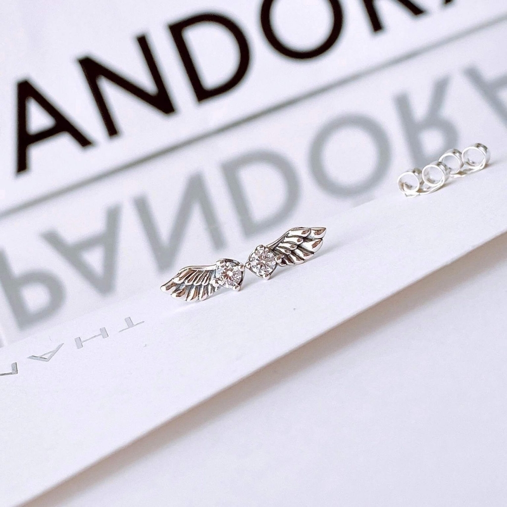 Pan Sparkling Angel Wing Stud