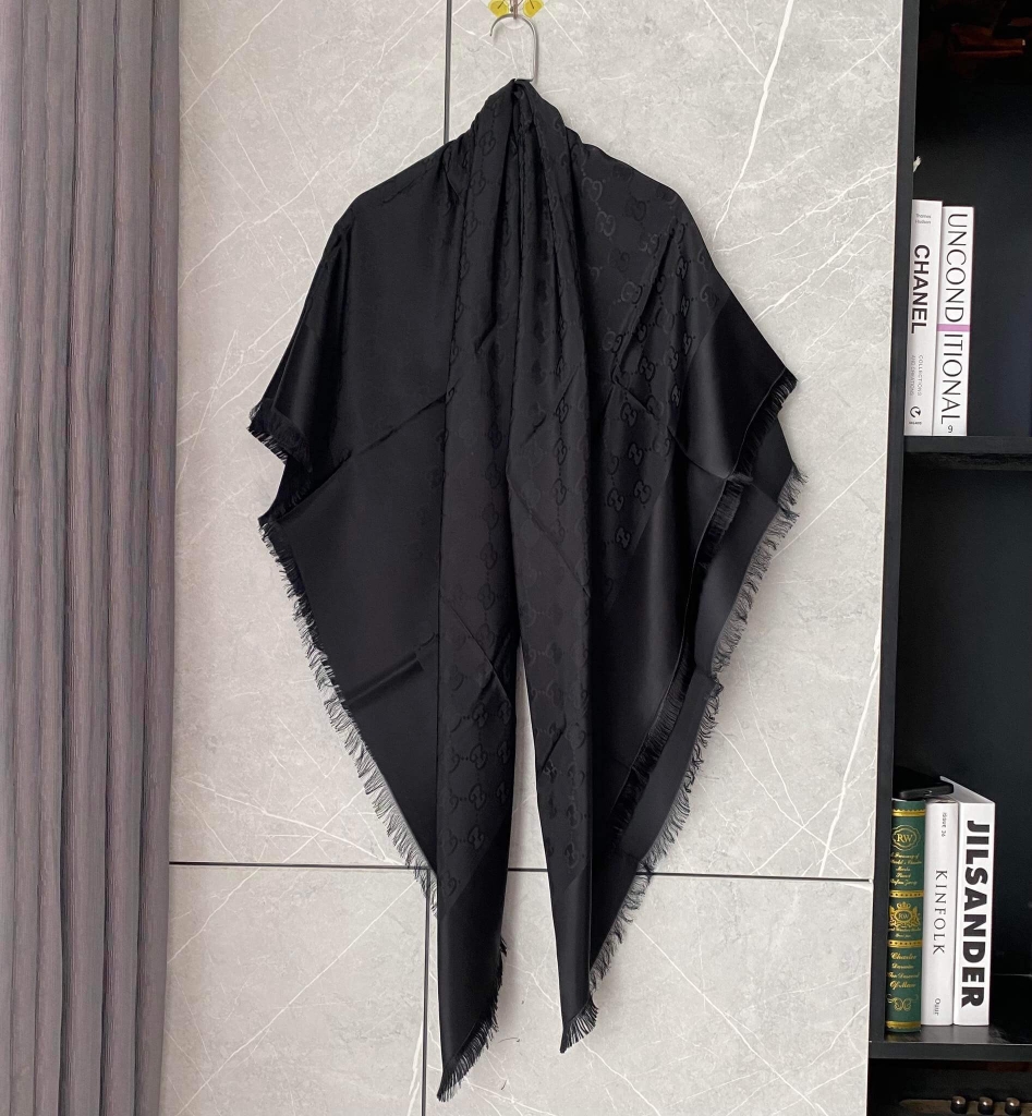 Khăn vuông Gucci