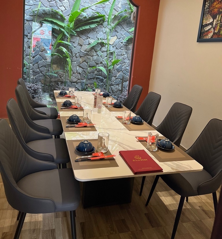 Bàn Ghế Ăn Nhà Hàng 1726S | Bàn Ăn Mặt Đá 8 Người Giá Rẻ!