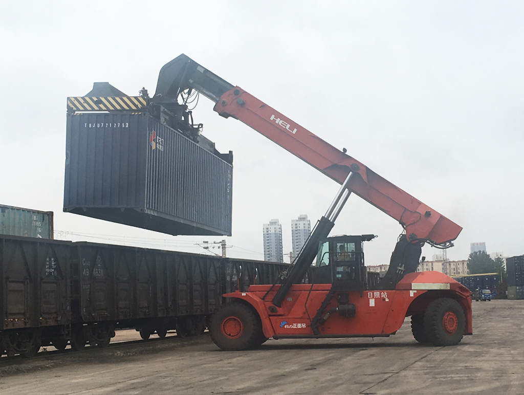 Xe Nâng Gắp Container 45 Tấn - Reach Stacker Heli - Xe Nâng Heli