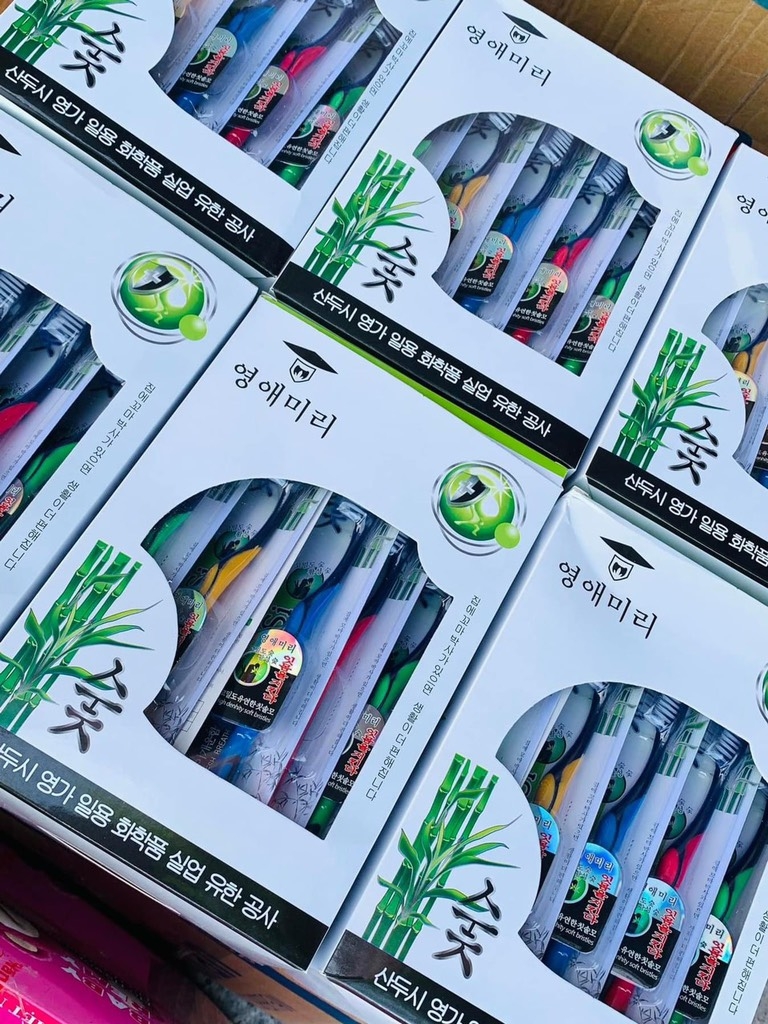 BÀN CHẢI ĐÁNH RĂNG THAN TRE Hộp 30 Cây zá 2,5K