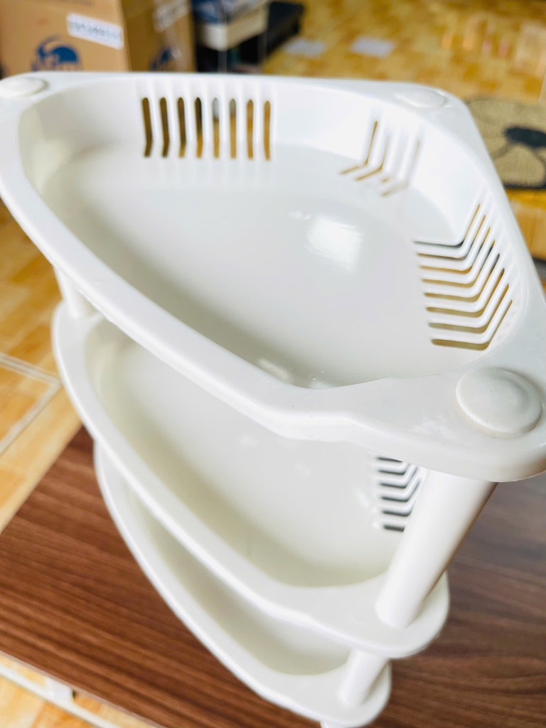 KỆ NHỰA 3 TẦNG TAM GIÁC ĐẾ GIA VỊ VẬT DỤNG (3)