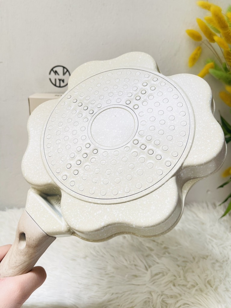 CHẢO CHỐNG DÍNH 4 NGĂN TRÁI TIM XỊN(14)
