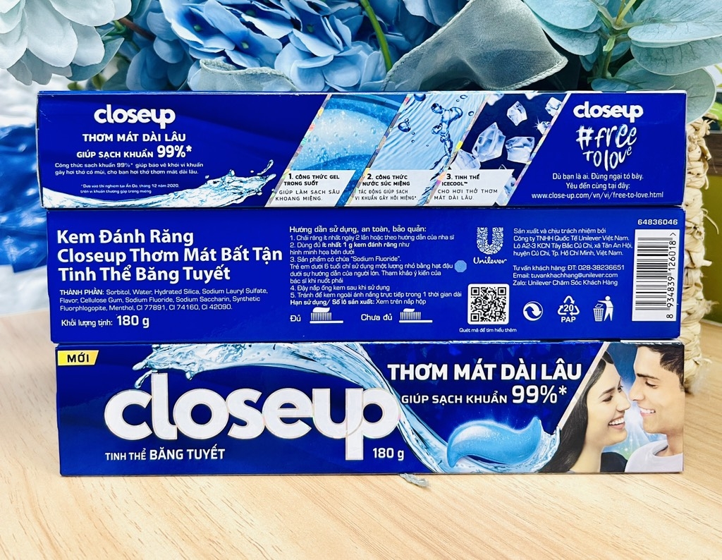 KEM ĐÁNH RĂNG CLOSEUP 180g BĂNG TUYẾT