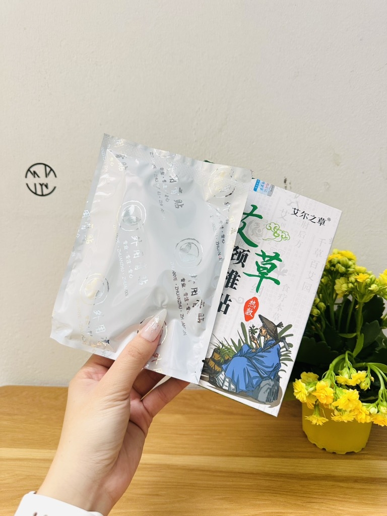 Hộp 12 miếng dán vai, thắt lưng, đầu gối ngải cứu (1)