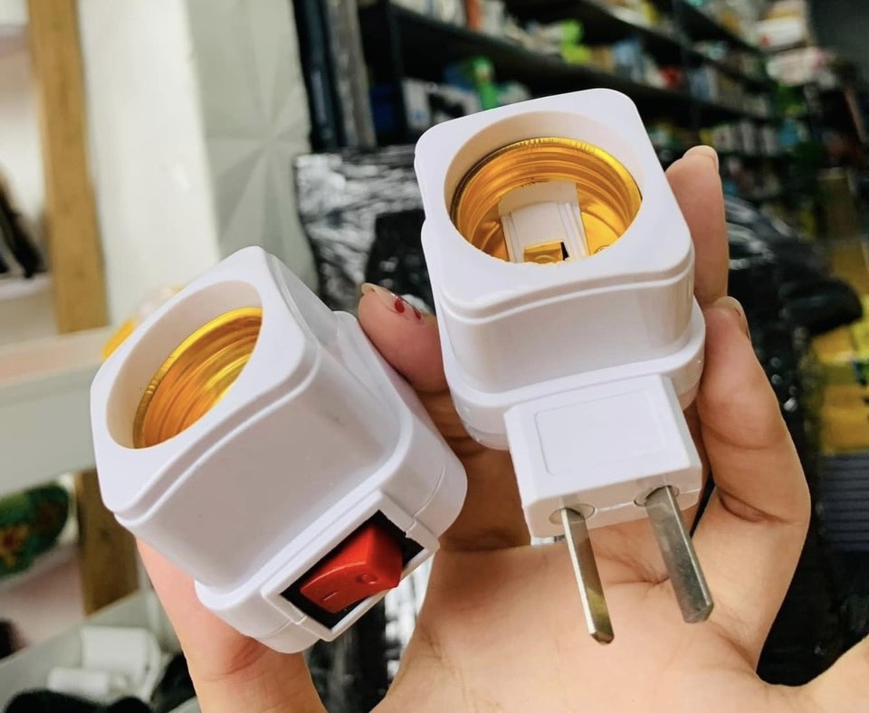 Đui Đèn Xoay Cắm Ổ Điện Có Kèm Công Tắc Xịn
