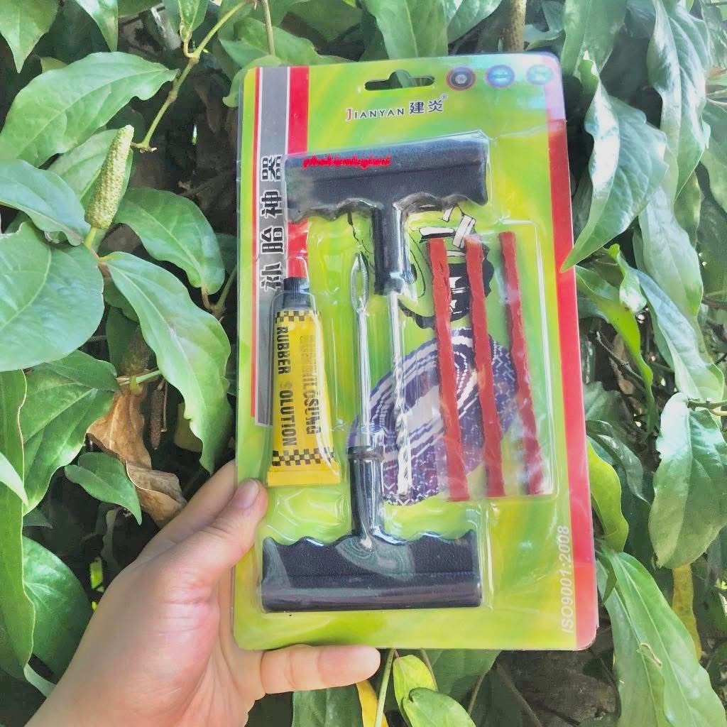 Bộ Dụng Cụ Vá Xe Không Ruột Có Sẵn Keo (2)'