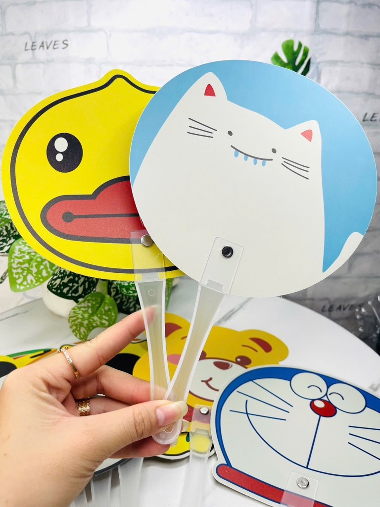 QUẠT NHỰA CẦM TAY HÌNH THÚ KUTE