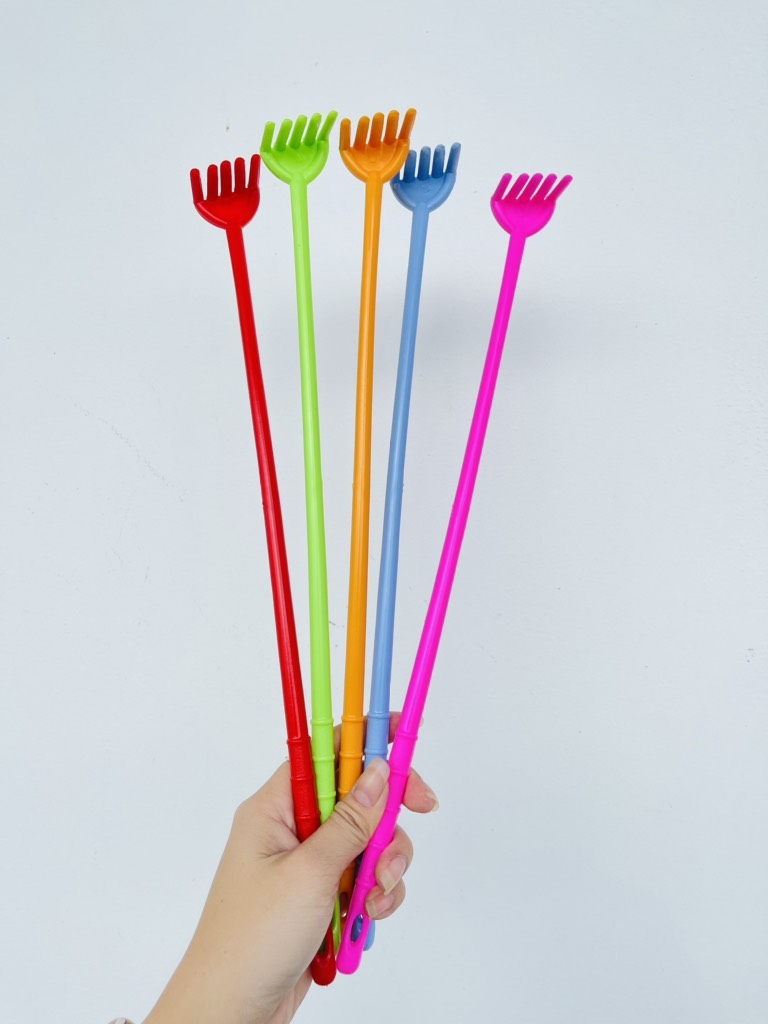 CÂY GÃI LƯNG BẰNG NHỰA CỨNG (1)