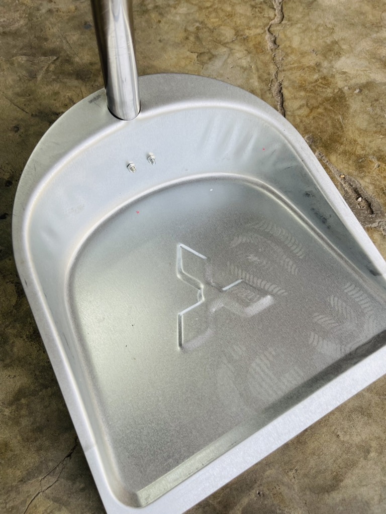 ĐỒ XÚC RÁC BẰNG TÔN MẪU CAO 80cm (3)