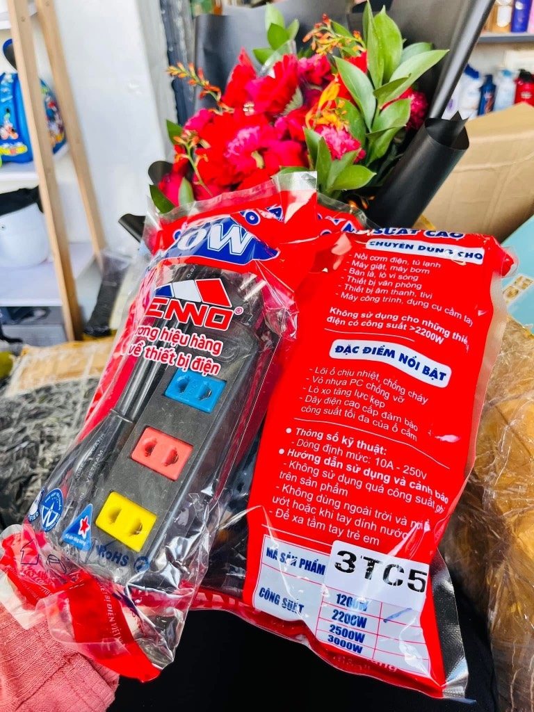 Ổ Cắm Điện Kenno 3 Lỗ Màu Dây 2.5m Chính Hãng Chịu Tải Tốt