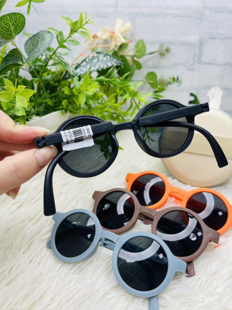 MÂT KÍNH V TRÒN KÈM HỘP ĐỰNG (2)