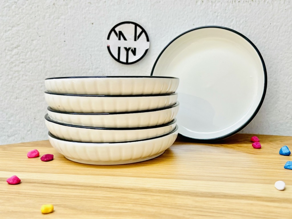 M1T1 CHÉN ĐỰNG ĐỒ CHẤM BẰNG SỨ VIỀN ĐEN XỊN (1)