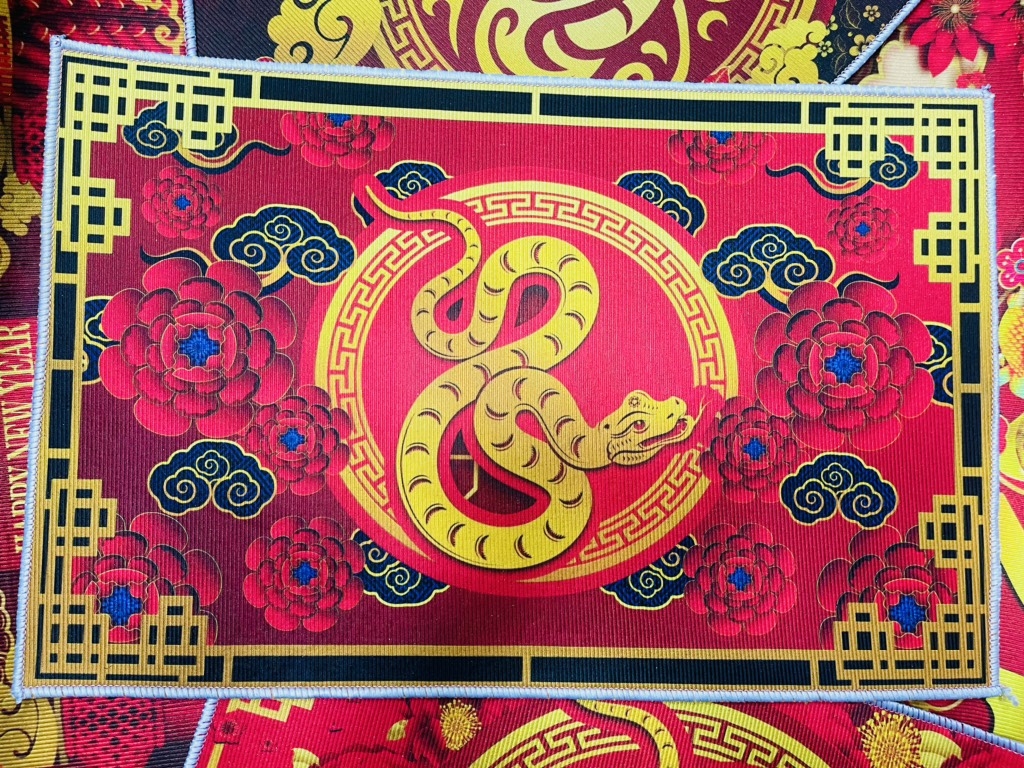 THẢM LÓT CHÂN CHỐNG TRƯỢT 40x60cm BẢN TẾT 2025 (MUA 5 TẶNG 1)