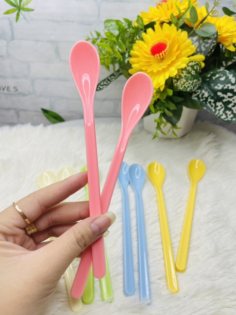 COMBO 2 MUỖNG NHỰA THÁI NHIỀU MÀU