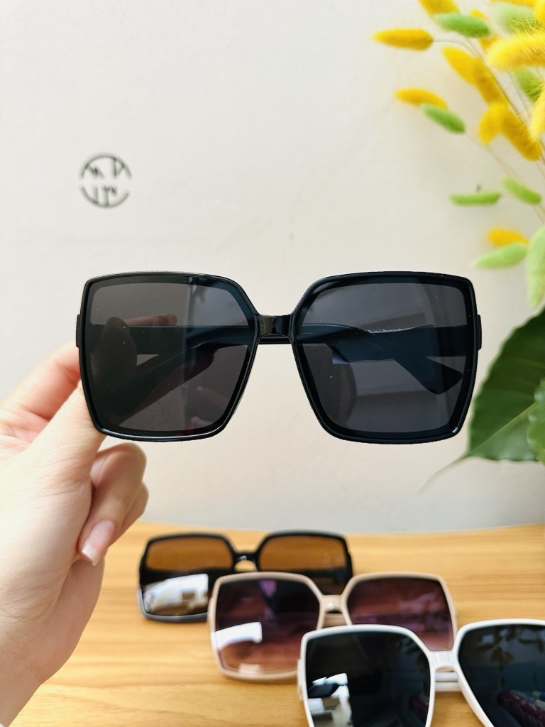 Mắt Kính Thời Trang Vuông Nam Nữ (3)