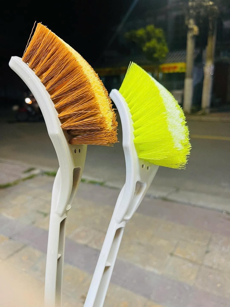 CỌ VỆ SINH TOLET HÀNG CTY HIWA XỊN