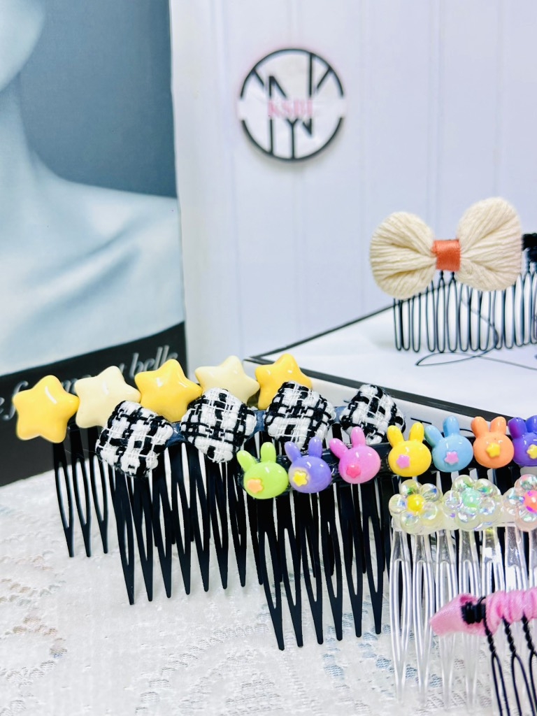 CÂY XƯỚC CÀI TÓC ĐÍNH CHARM CHO BÉ (1)