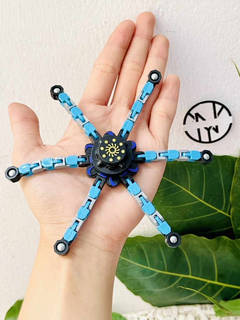 Con quay robot biến hình sáng tạo cho bé (1)
