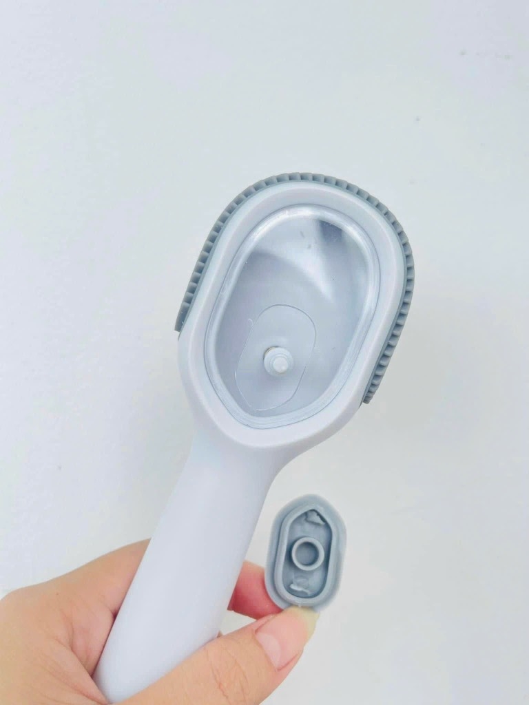 Bàn chải chà giày có ngăn đựng xà phòng (1)