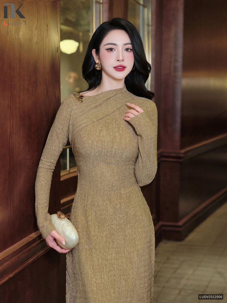 Áo dài thiên vân chất liệu vân mây cực lạ, kiểu cách sang LUDV2512006 ( Ko kèm quần + có kèm phụ kiện )
